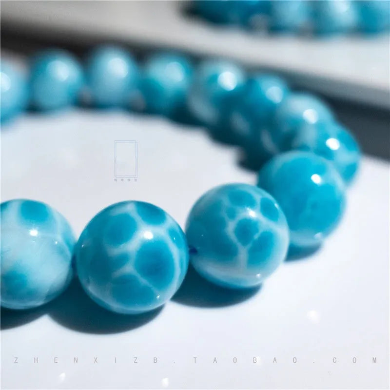 A blue sea-pattern natural crystal and pearl bodhi bracelet in Maillard style, showing bead detail.