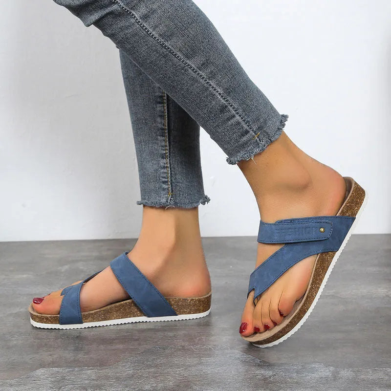 Flat toe ring thick-soled flip-flops in a solid colour with a foam sole and imitation leather lining.