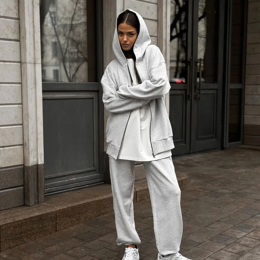 Street style two-piece set with long-sleeved coat and trousers in loose version