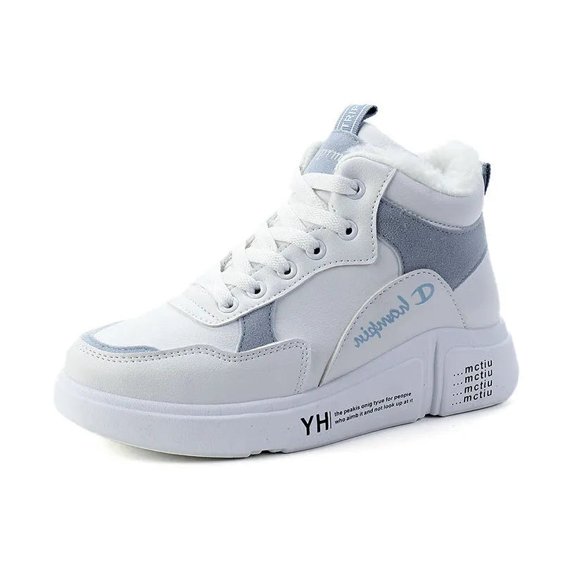 Ladies snow boots in black with artificial PU upper, flat heel, round toe, and front tie laces