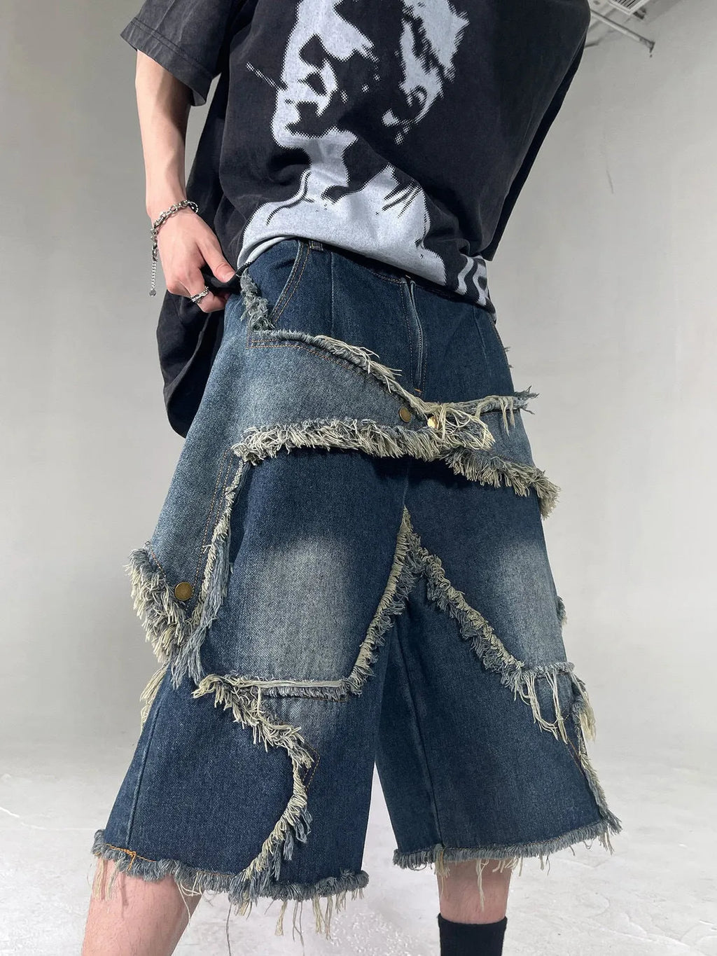 Blue retro denim shorts with frayed five-pointed star decoration and loose fit