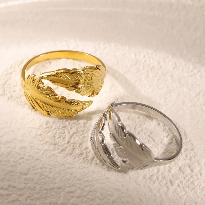 Women's adjustable feather ring in titanium steel with silver or gold electroplated finish