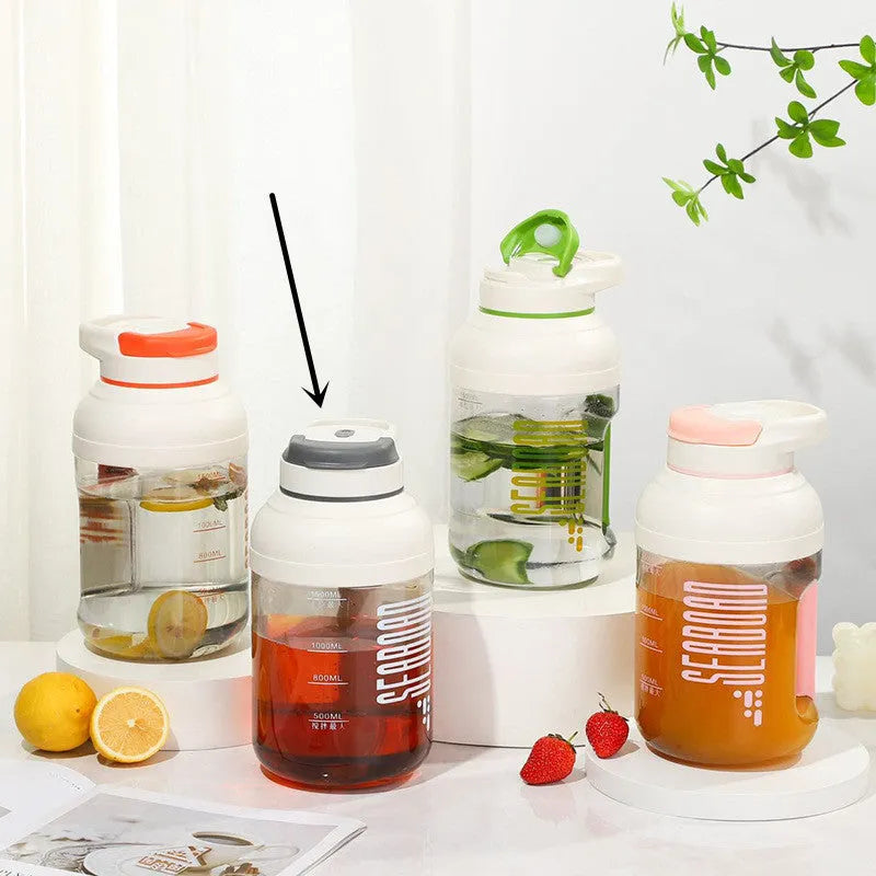 Electric portable juicer cup 1500ml rechargeable with PC food grade liner in pink colour, on white background
