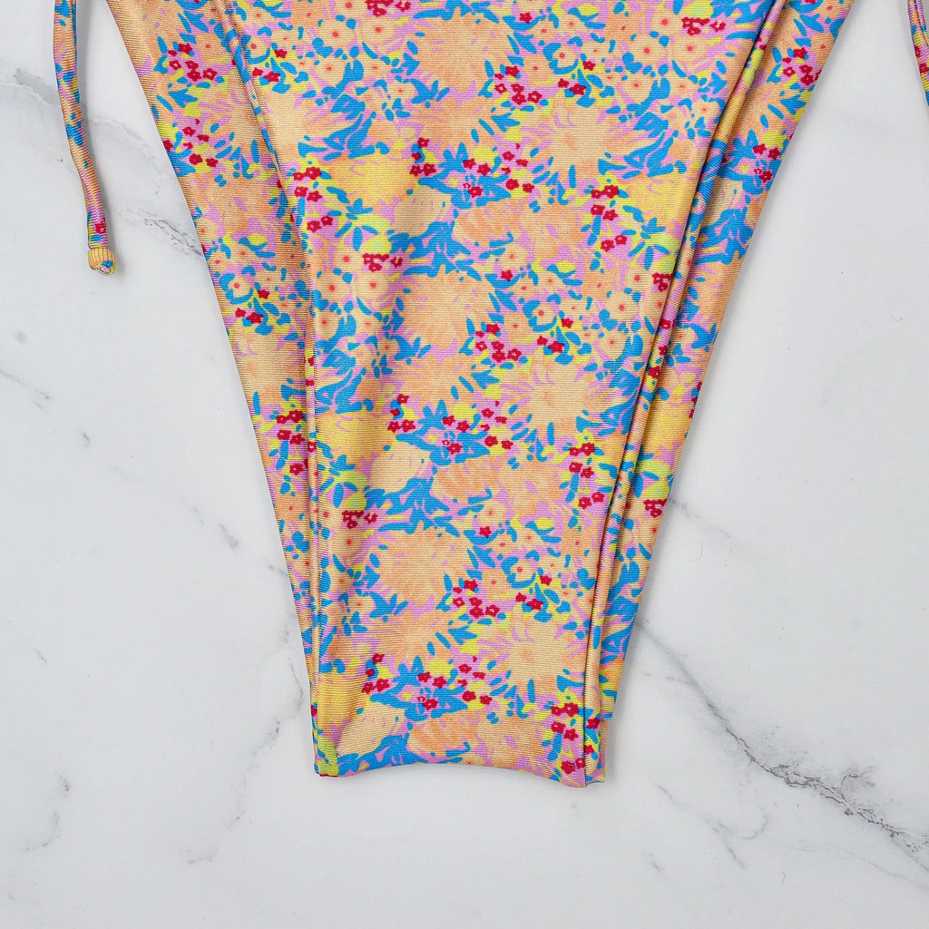 Lace-up bikini swimsuit with backless design in picture colour for swimming sports