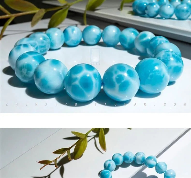 A blue sea-pattern natural crystal and pearl bodhi bracelet in Maillard style, showing bead detail.