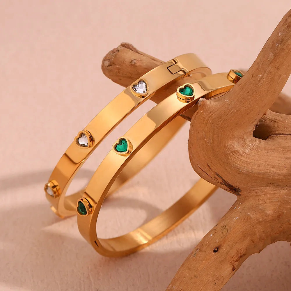 Stainless steel bracelet with micro-inlaid peach heart charm in golden electroplated colour