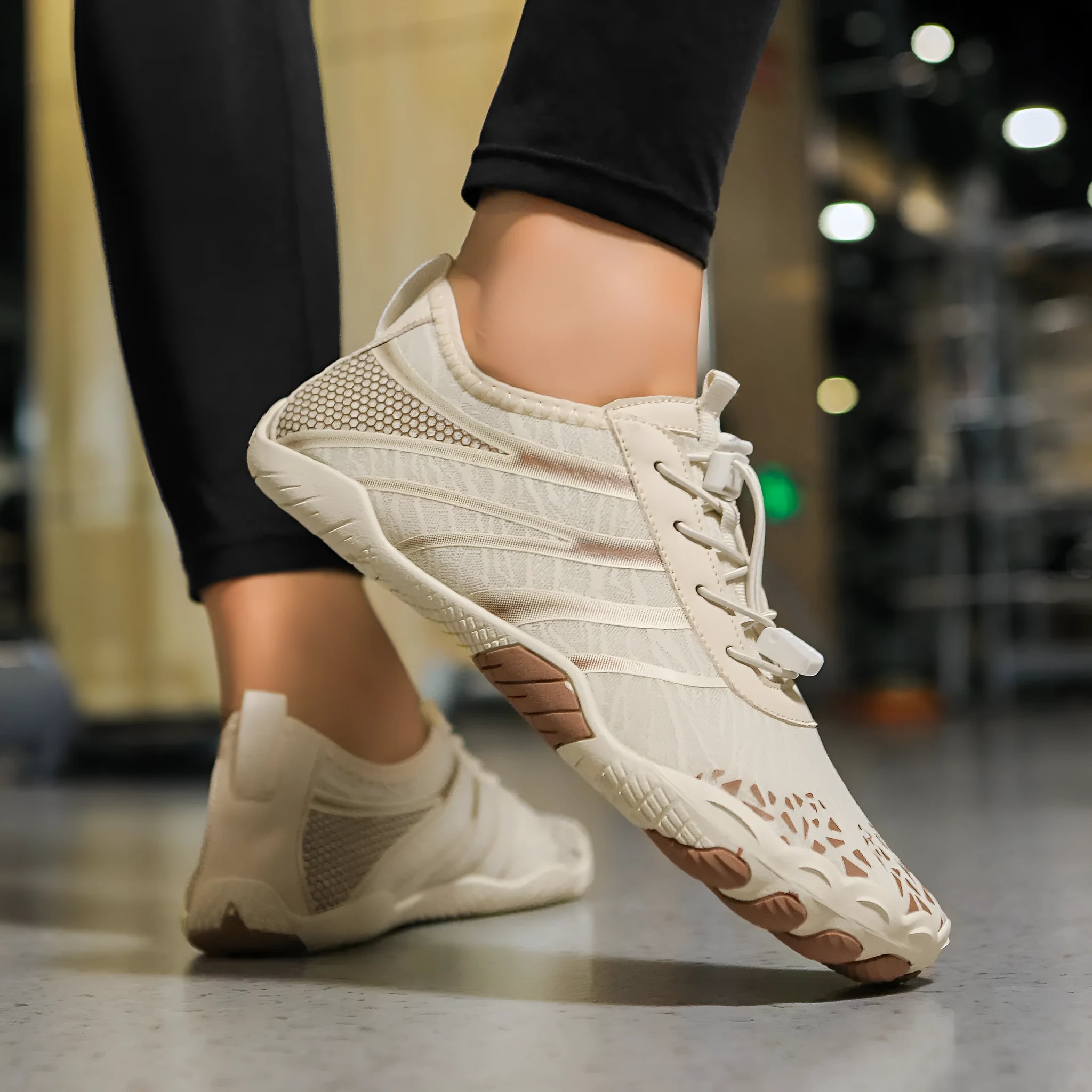 Men's and women's casual Lycra beach running shoes in beige, shown on a size label with options for dark blue, grey, black, and white pink.