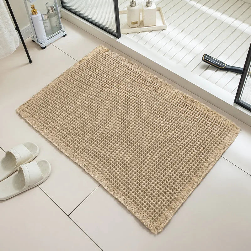 Absorbent non-slip bathroom carpet with checkered pattern in a neutral colour