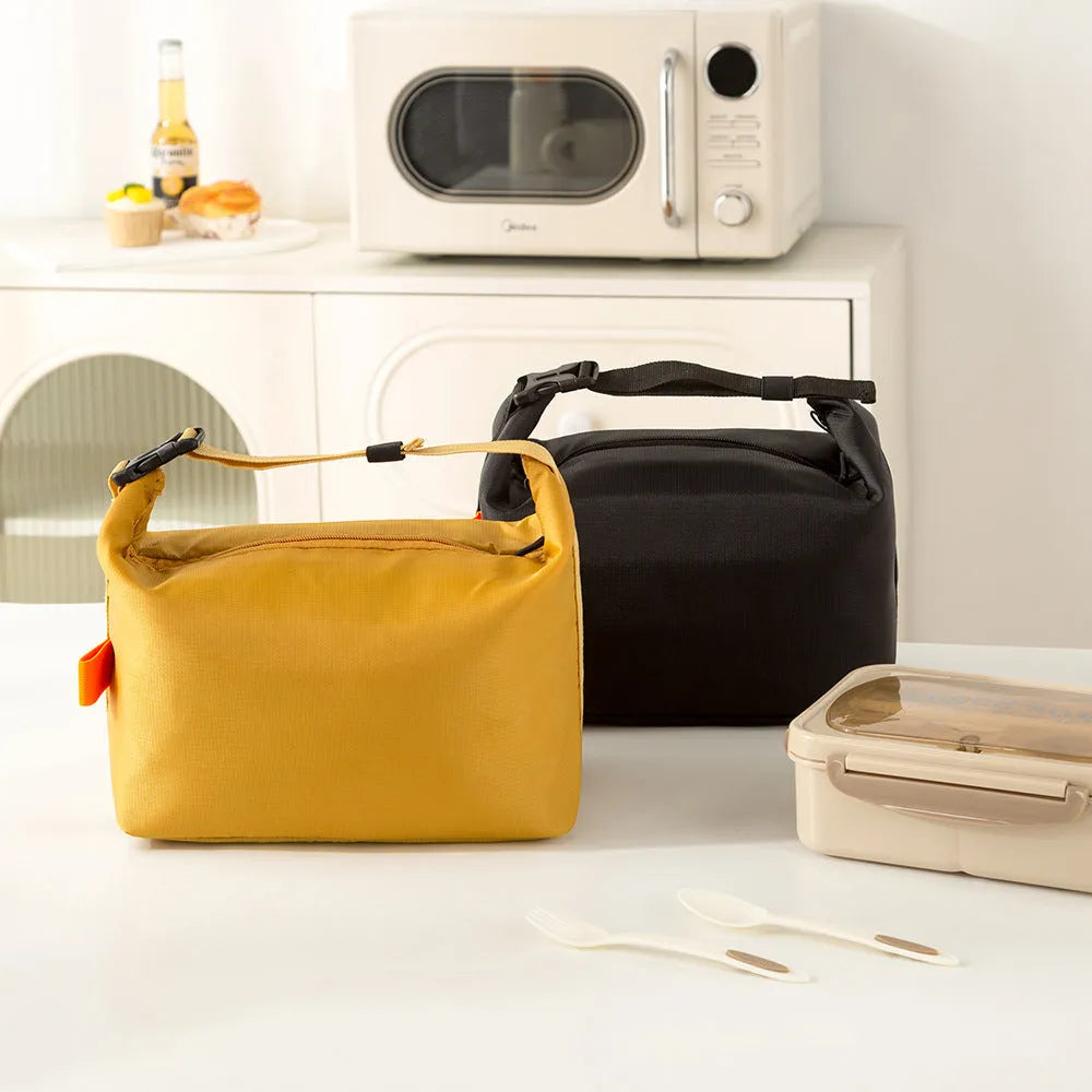 Japanese-style insulated lunch bag in Oxford cloth with thermal storage properties
