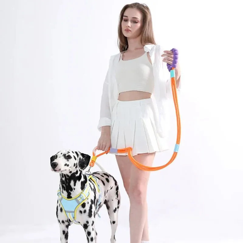 Dog traction rope leash with anti-slip foam handle measuring 140cm in length