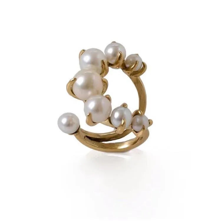 Gradient crescent pearl ring in alloy with silver finish on neutral background