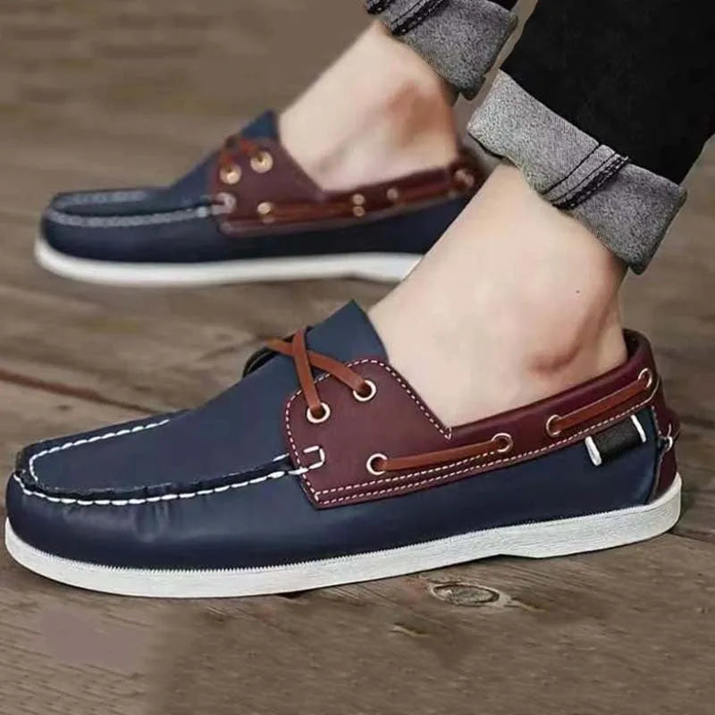 Men's British-style casual shoes in black with round toe and flat heel