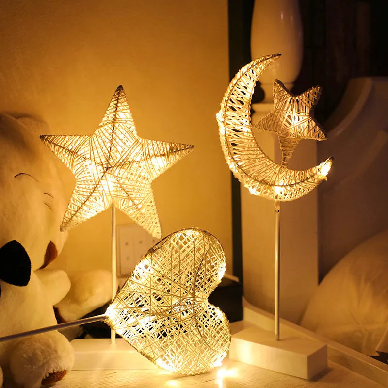 Rattan star lamp with battery-operated LED lights for room decoration in heart or star shapes