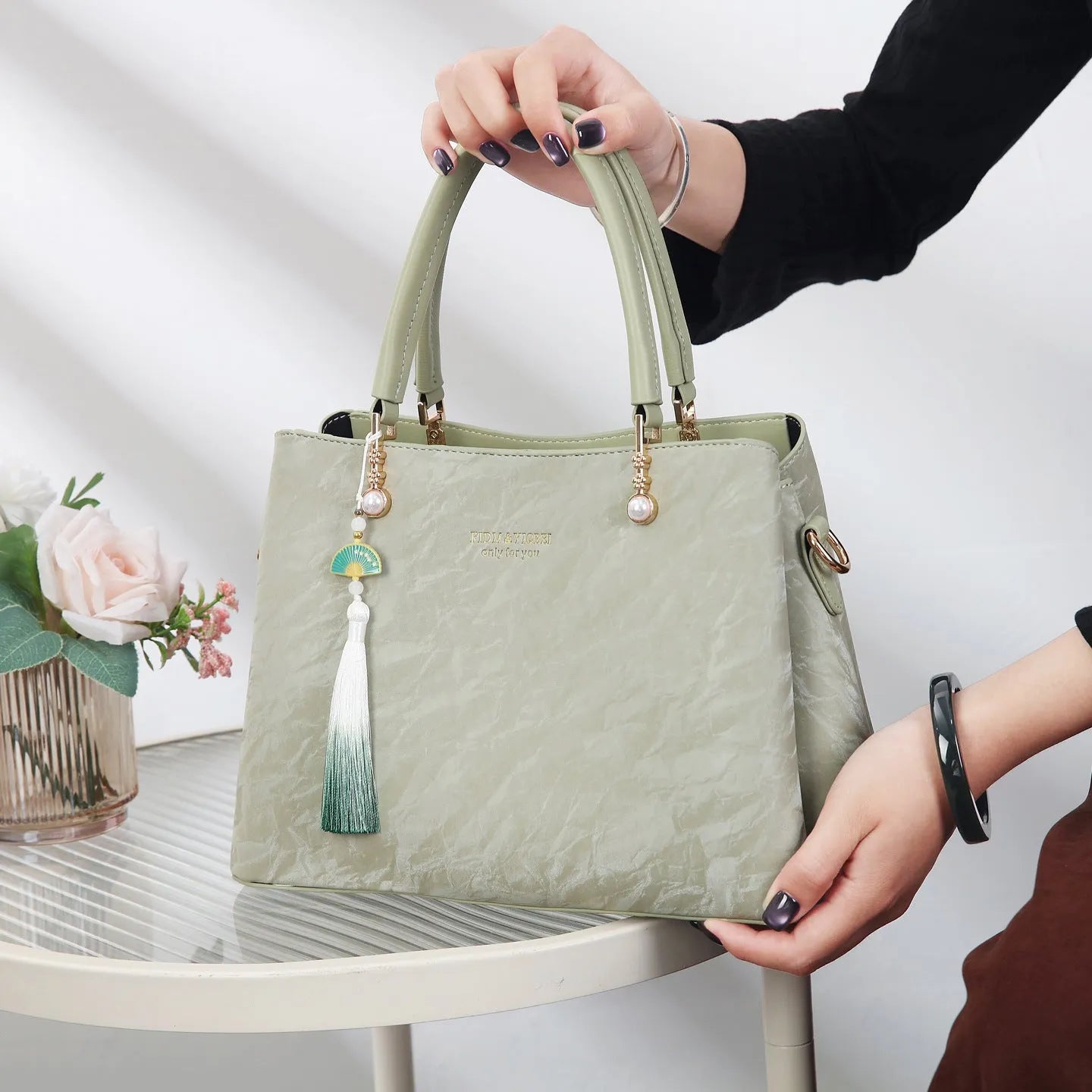 Fashion handheld versatile large capacity women's bag in PU leather, urban simplicity style, colour beige, with slit pocket