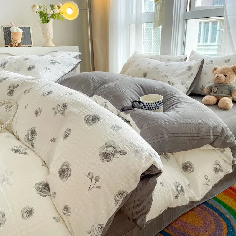 Aerobic jacquard cloud yarn four-piece bedding set with quilt cover, sheet, and pillowcases in a soft pattern.