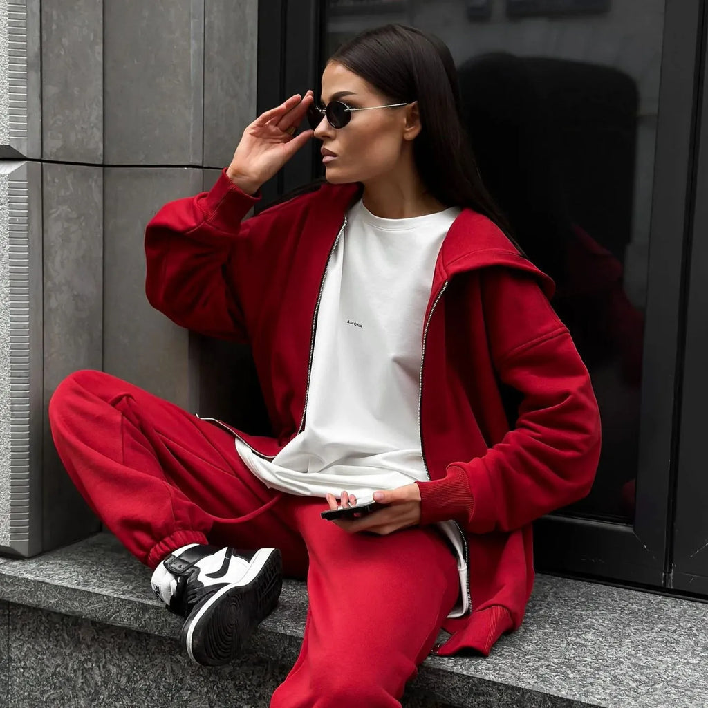 Street style two-piece set with long-sleeved coat and trousers in loose version