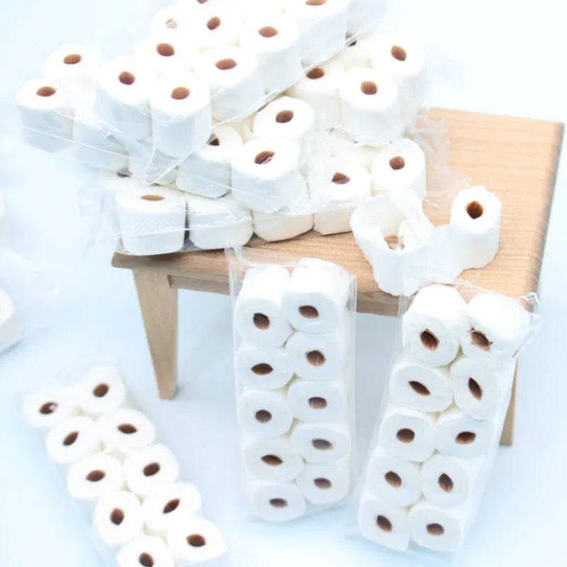 Miniature simulated toilet paper roll toy model for dollhouses, made of paper.