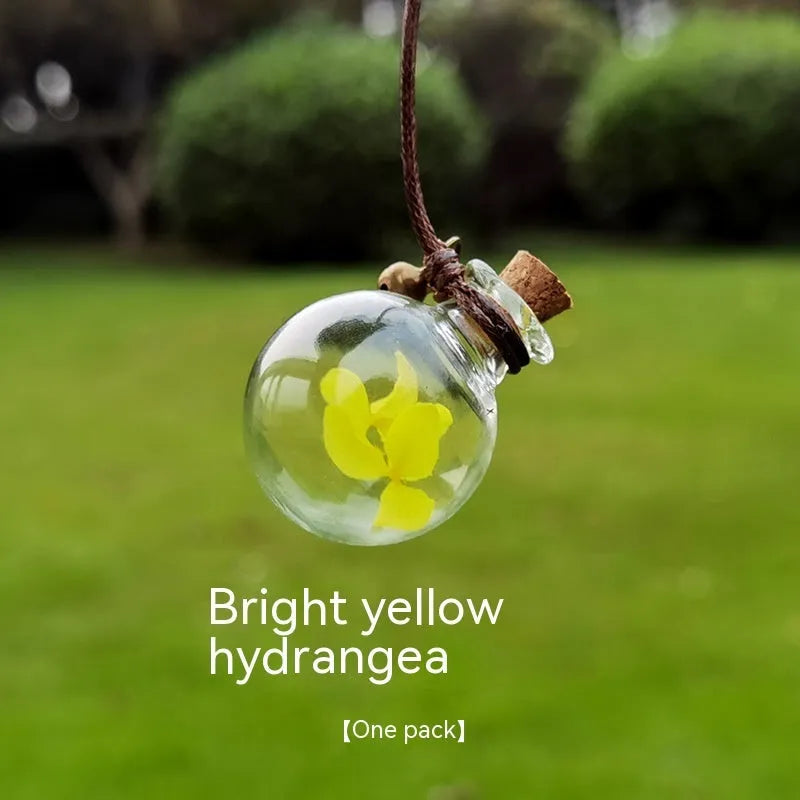 Glass car perfume pendant with preserved flowers in selected colour and diameter