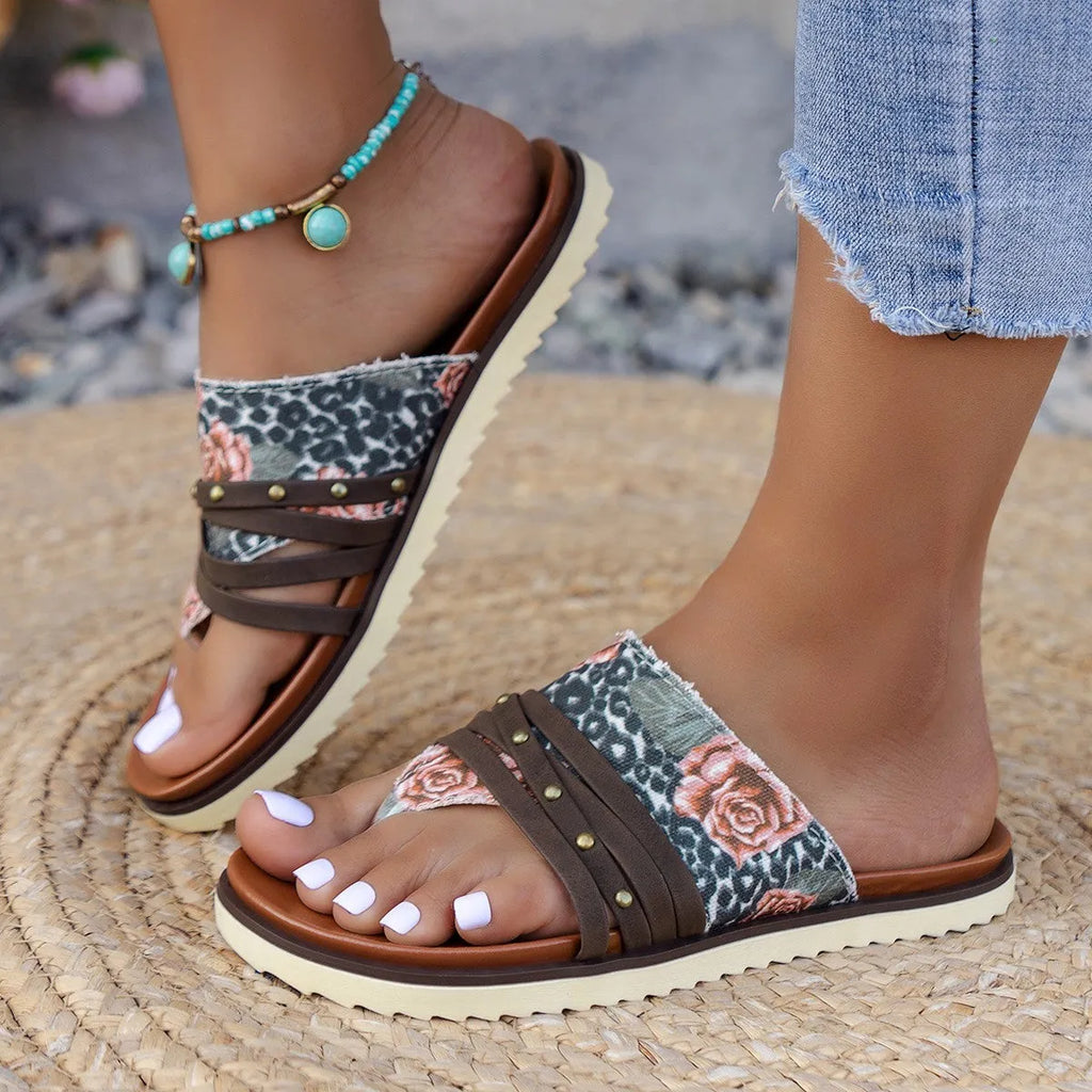 Plus size artificial PU flip-flops in black rose colour with rubber sole, EU size 39