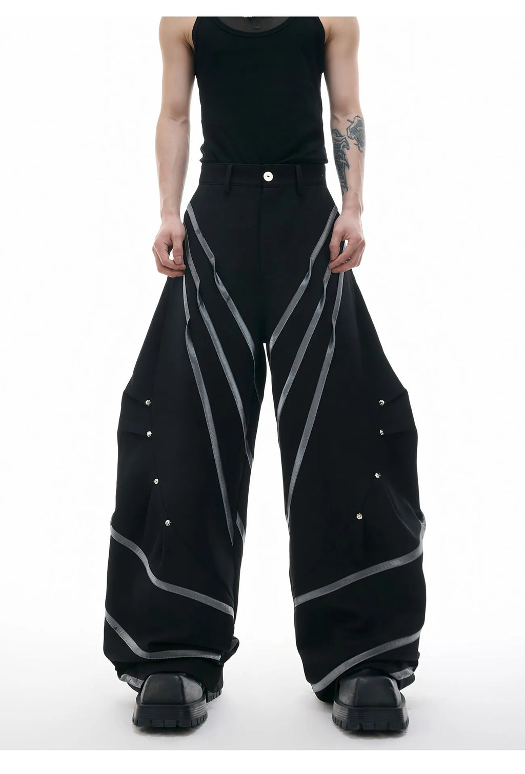 Men's polyester trousers with three-dimensional cutting, metal striped rivets, and pleated design in black or white