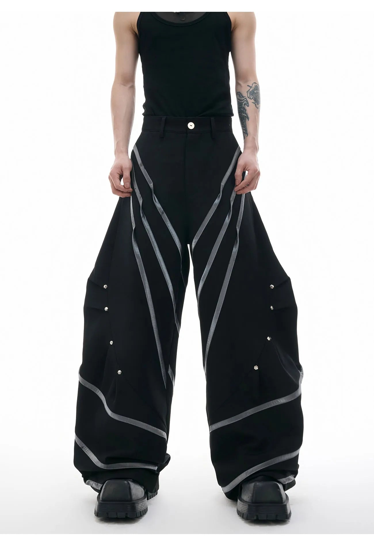 Men's polyester trousers with three-dimensional cutting, metal striped rivets, and pleated design in black or white
