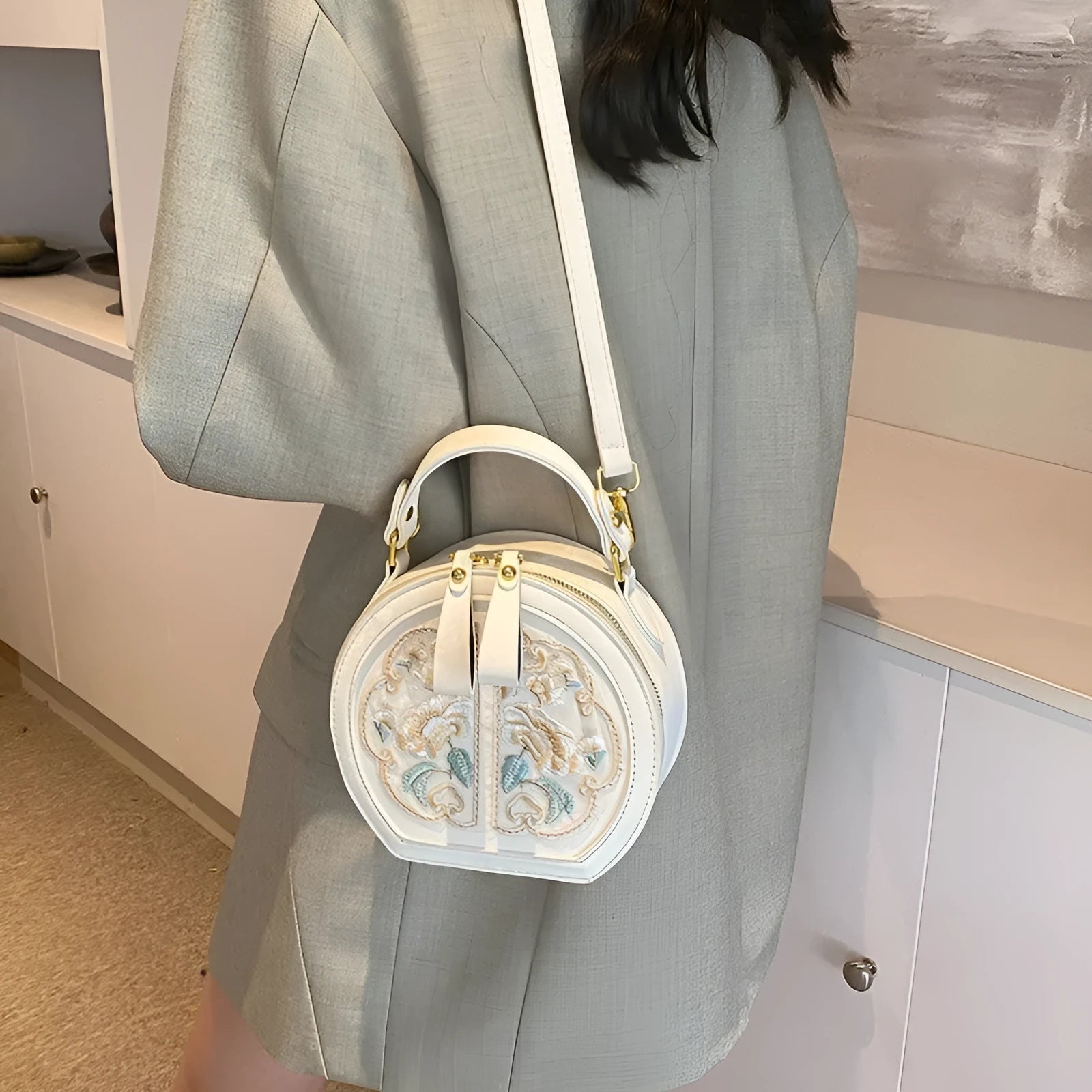 Chinese embroidery soft PU messenger bag in horizontal square shape with adjustable shoulder strap