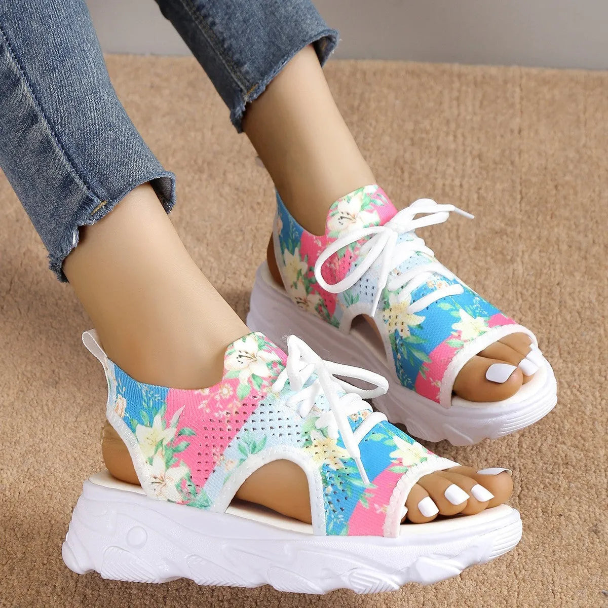 Print lace-up sports sandals with breathable mesh upper and round toe in summer floral design