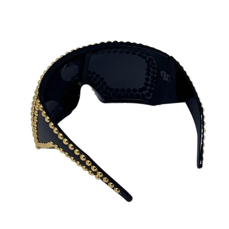 Men's punk-style sunglasses with large rim and square rivets in silver and gold colours