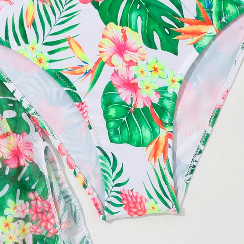 Girls' two-piece swimsuit with Korean floral pattern in polyester fabric, sizes 130cm to 160cm for ages 3-12