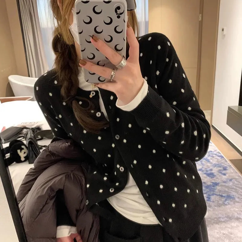 Women's Korean-style grey knitted cardigan with crocheted floral details and long sleeves for autumn wear