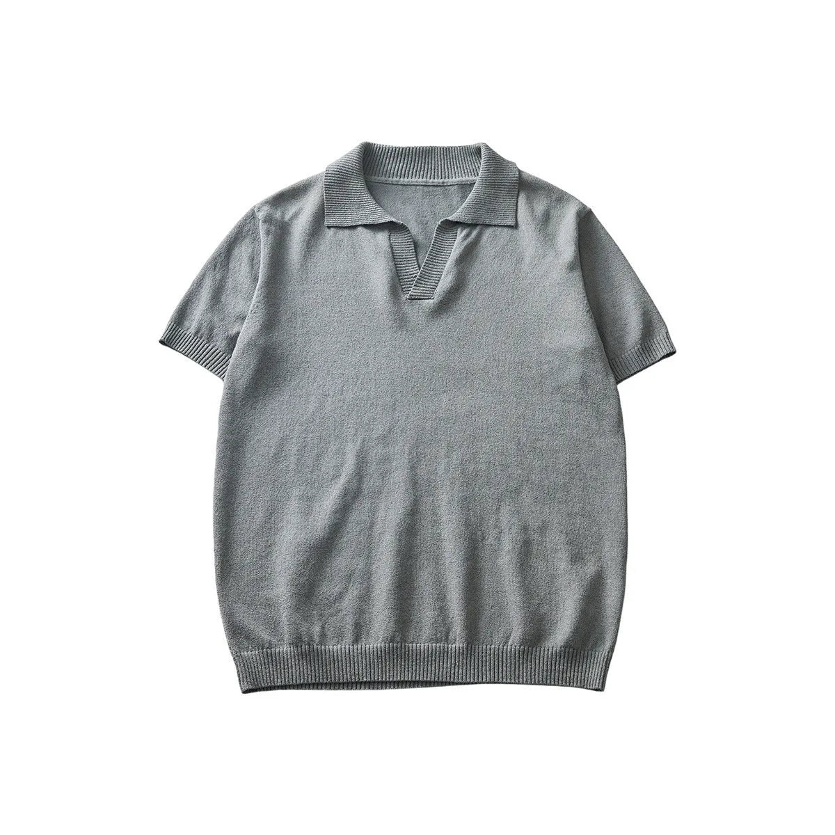 Men's short-sleeved casual polo shirt in a solid colour, showing the knitted fabric and polo collar.