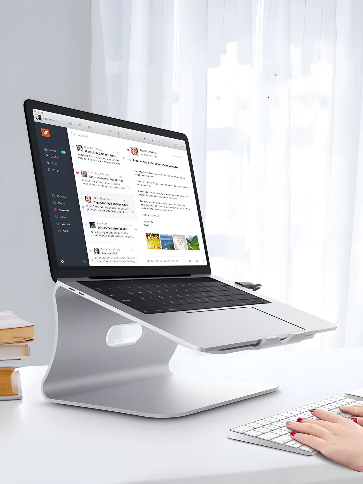 Aluminium alloy rotary laptop cooling bracket in silver or grey with striped finish
