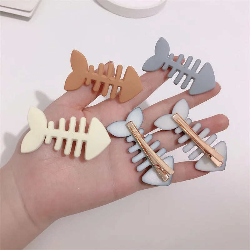 Minimalist plastic fishbone barrette hair clip with duckbill clip mechanism