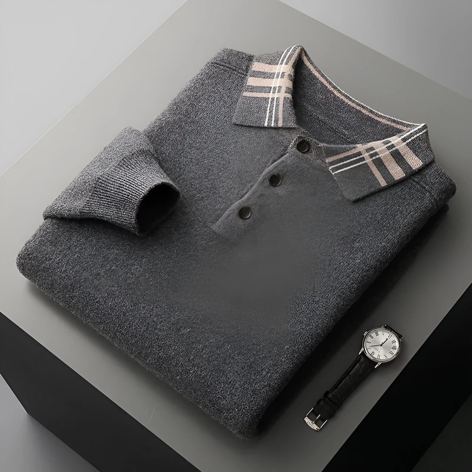 Men's loose-fit cashmere knitted pullover in coffee, with lapel collar and long sleeves, front view.