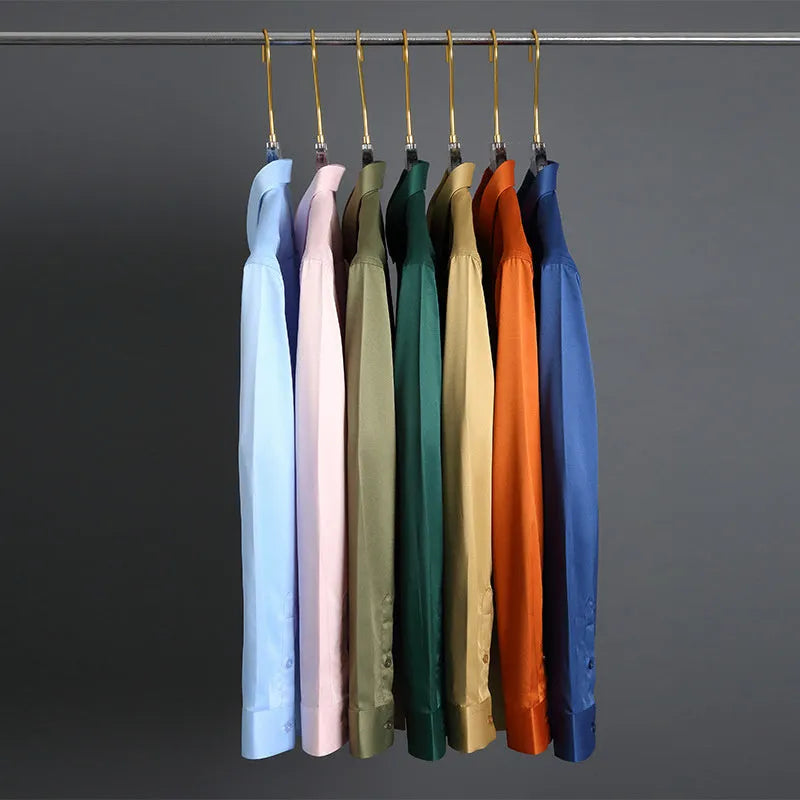 Men's solid colour long-sleeved shirt with a loose fit, made from an elastic silk non-ironing fabric.