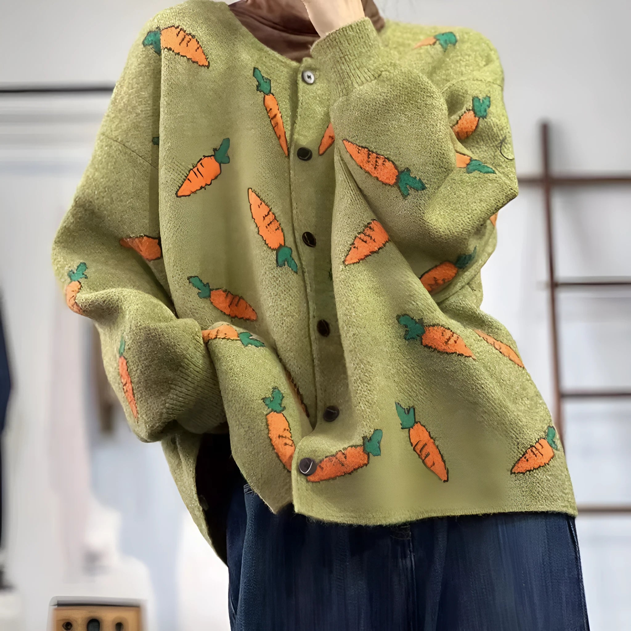 Round neck artistic print cardigan in contrasting colours with a loose fit