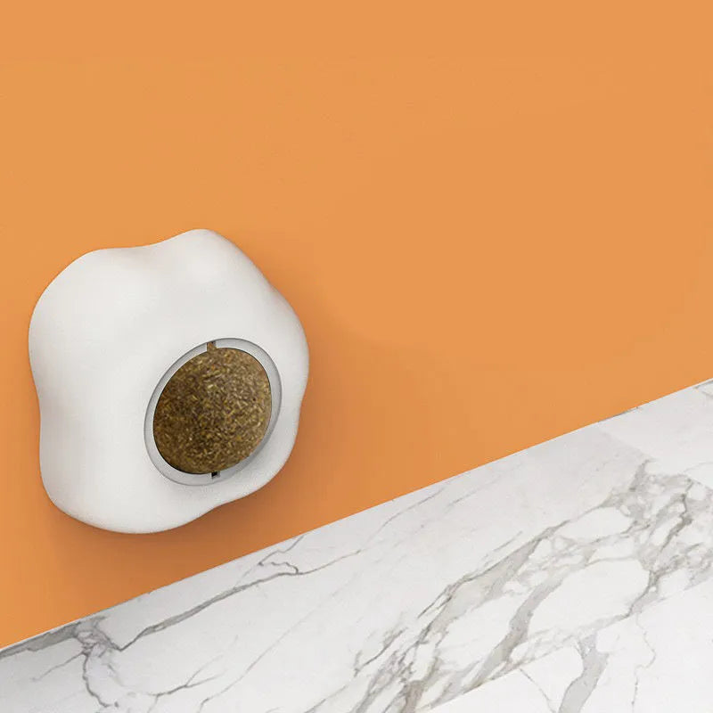Soft plush cat head-shaped toy with natural catnip and silvervine filling for wall mounting
