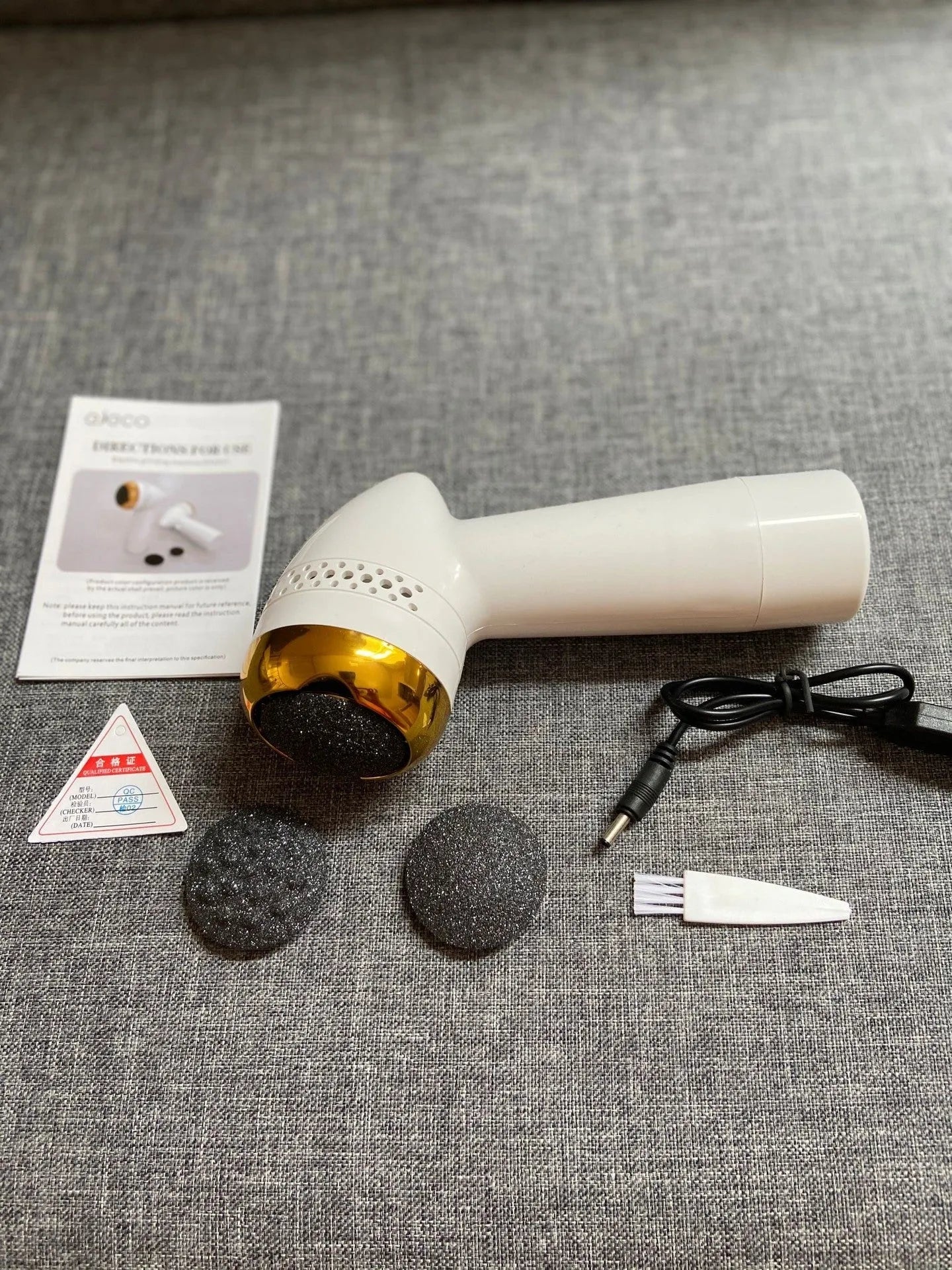 Electric vacuum foot grinder with refined quartz grinding head in metallic gold finish
