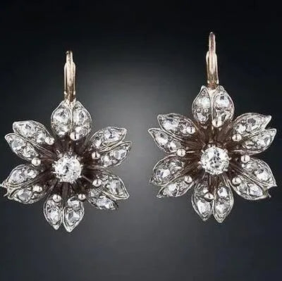 Women's retro fashion earrings in silver electroplated alloy with creative design