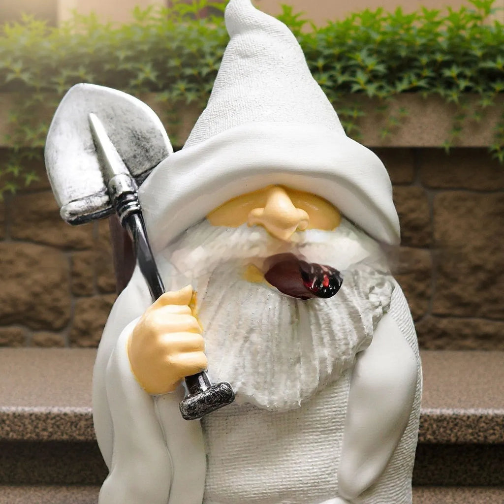 Resin pipe dwarf ornament with smoking shovel for Christmas decoration measuring 10cm tall