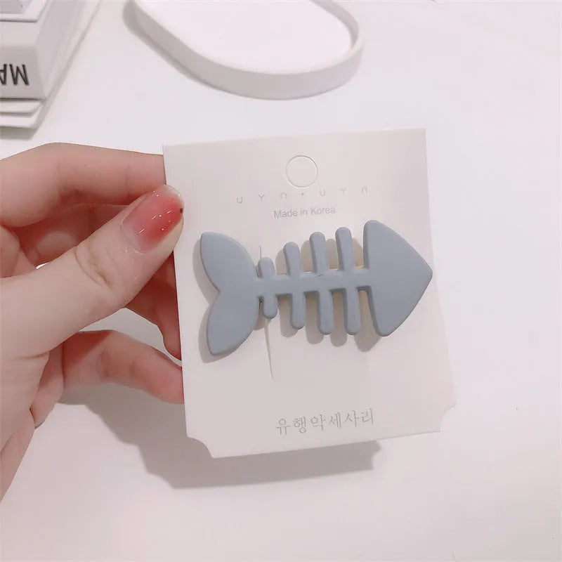 Minimalist plastic fishbone barrette hair clip with duckbill clip mechanism