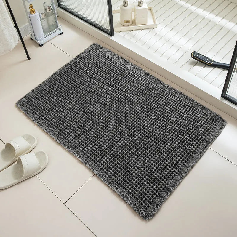Absorbent non-slip bathroom carpet with checkered pattern in a neutral colour