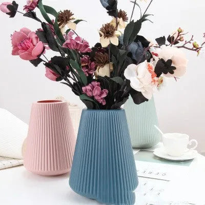 Melamine plastic decorative vase in blue, green, pink or white colours measuring 16x20 cm