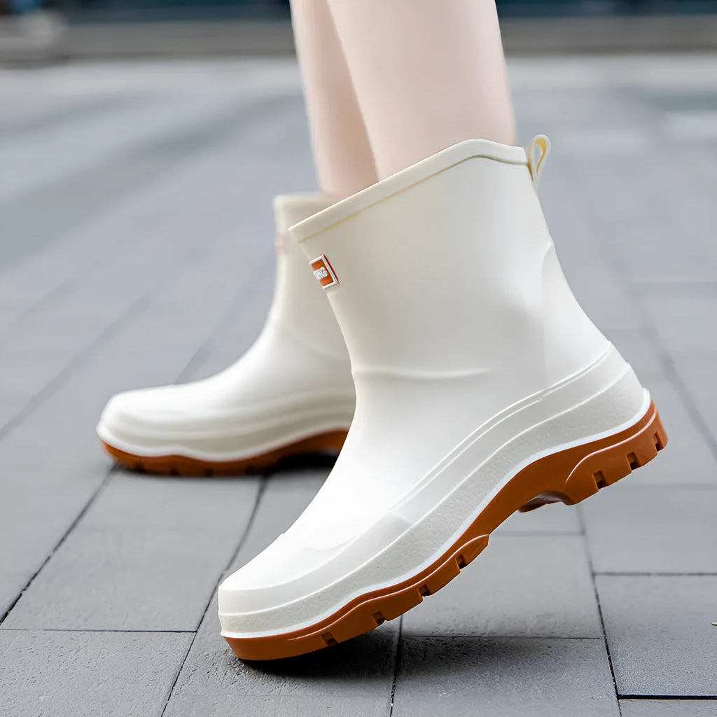 Women's short waterproof rubber shoes in solid colours with non-slip soles and flat heel