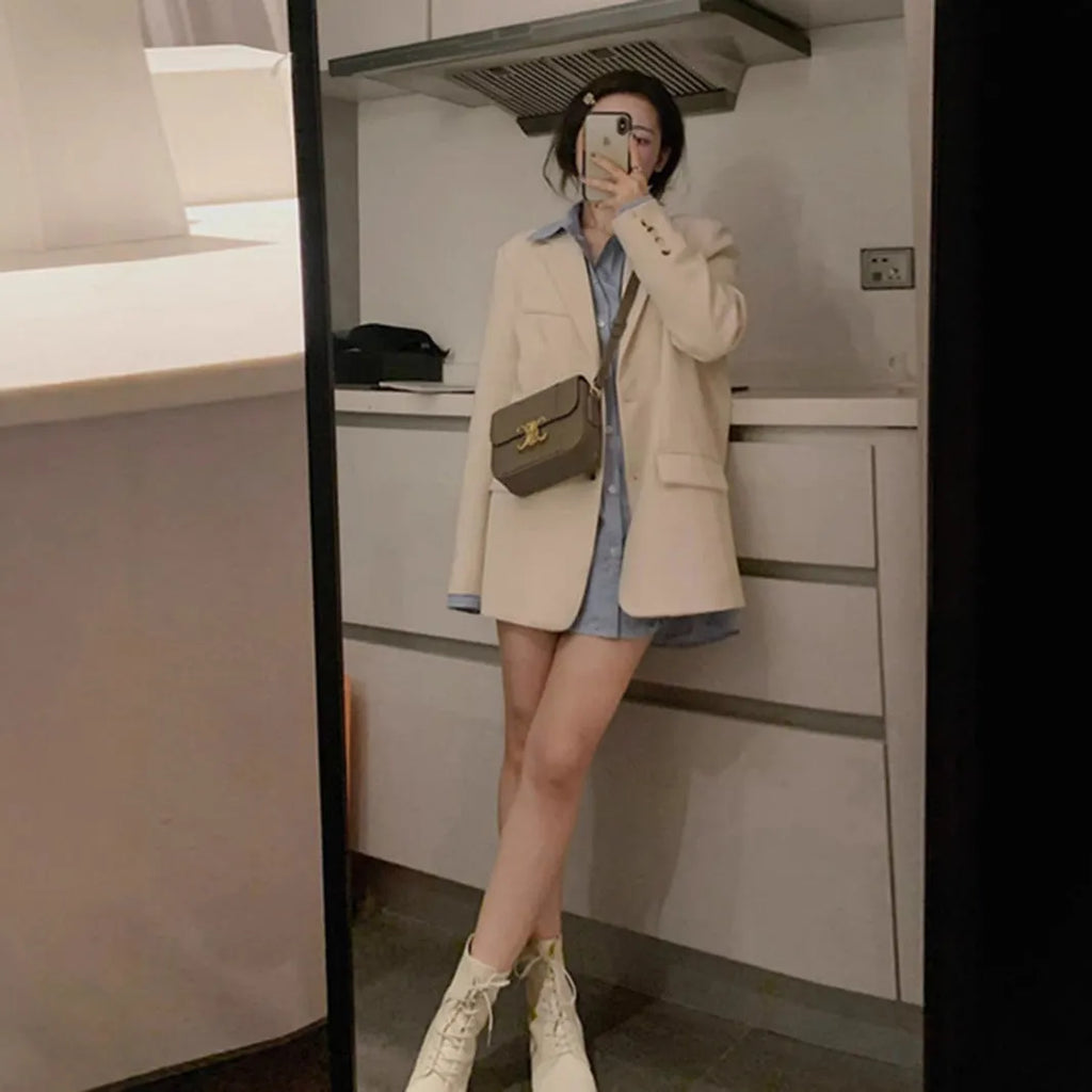 Korean style solid colour polyester suit jacket with long sleeves and a pocket on a mannequin.