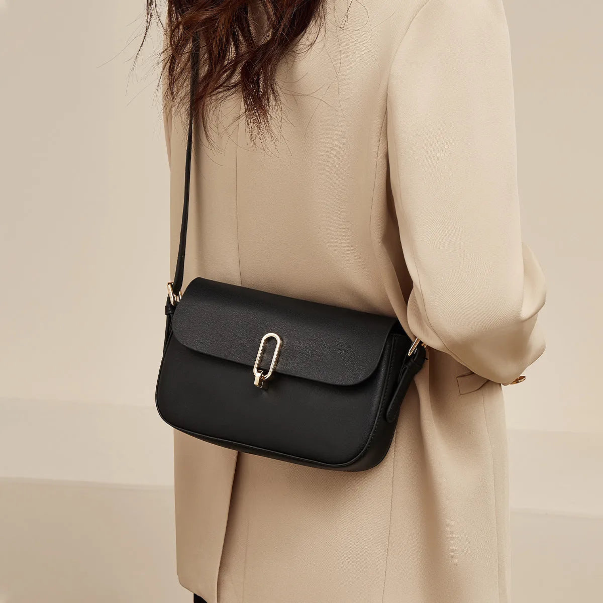 Square shoulder messenger bag in genuine cowhide leather with front lock and organised interior