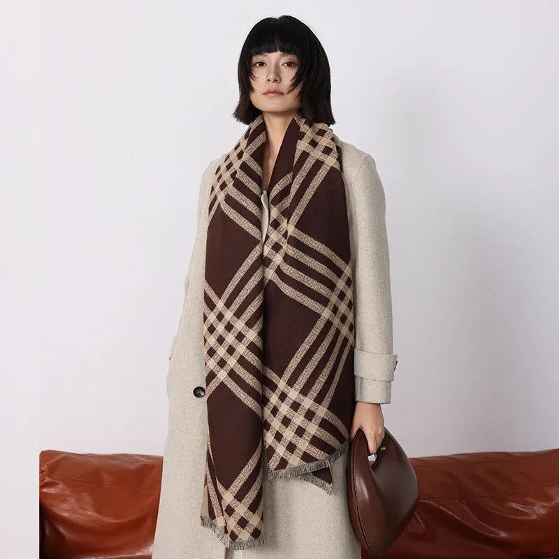Long brown imitation cashmere scarf with tassels measuring 185 x 65 cm for winter warmth