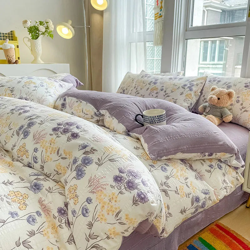 Aerobic jacquard cloud yarn four-piece bedding set with quilt cover, sheet, and pillowcases in a soft pattern.