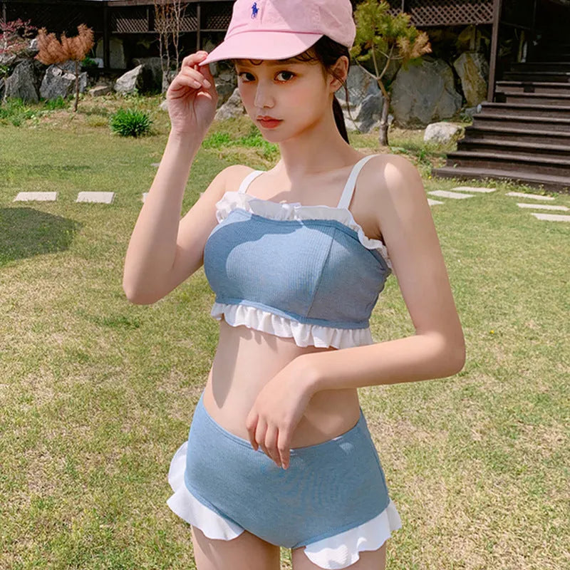 Women's solid colour swimsuit with fashion suspenders and conservative split design