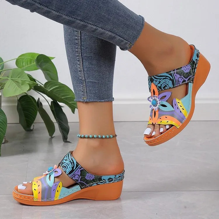 Colourful ethnic slippers in cowhide leather with round toe and rubber sole, shown in purple.